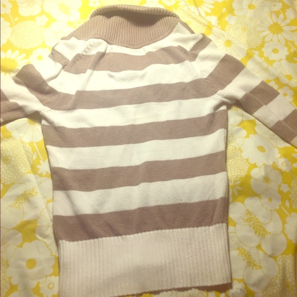 ☘️ 🦅AmericanEagleSweater🦅 Mix and Match 5/$25☘️ - Picture 2 of 4